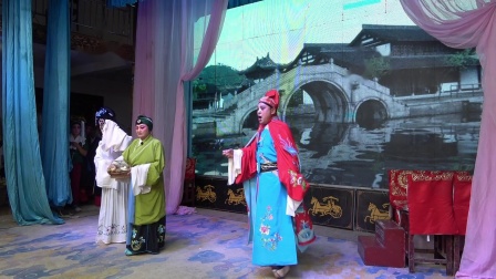 �Ӿ���Ů���壨�ϣ�