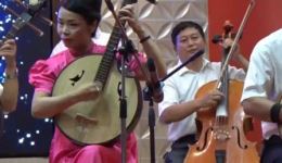 商城豫南明珠艺术团乐队表演名曲《金蛇狂舞》
